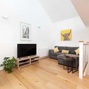 Modern 3-storey 3-bedroom City Edinburgh